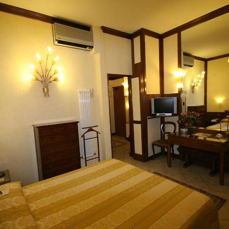 מאנטובה Hotel Italia City Center מראה חיצוני תמונה
