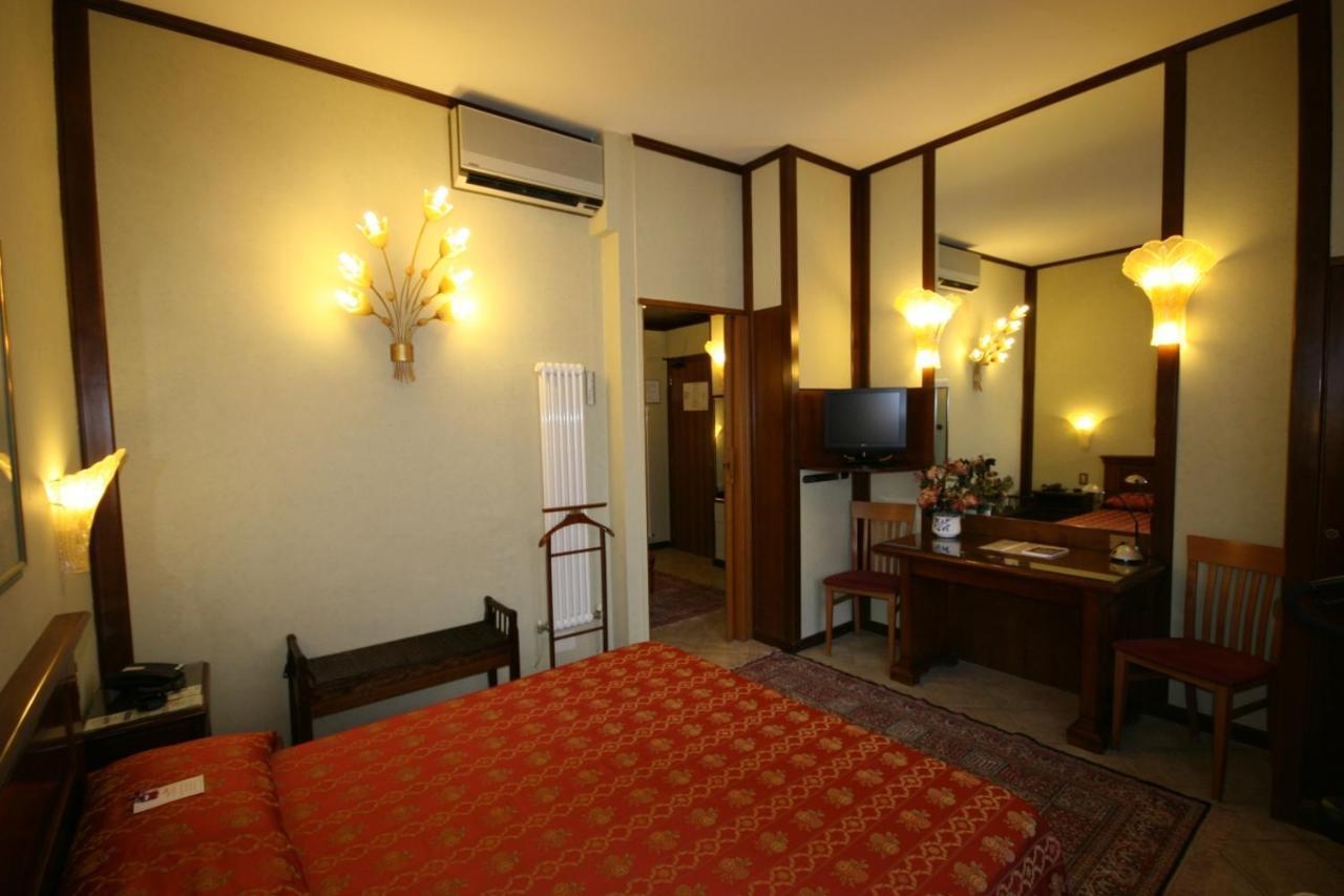 מאנטובה Hotel Italia City Center מראה חיצוני תמונה