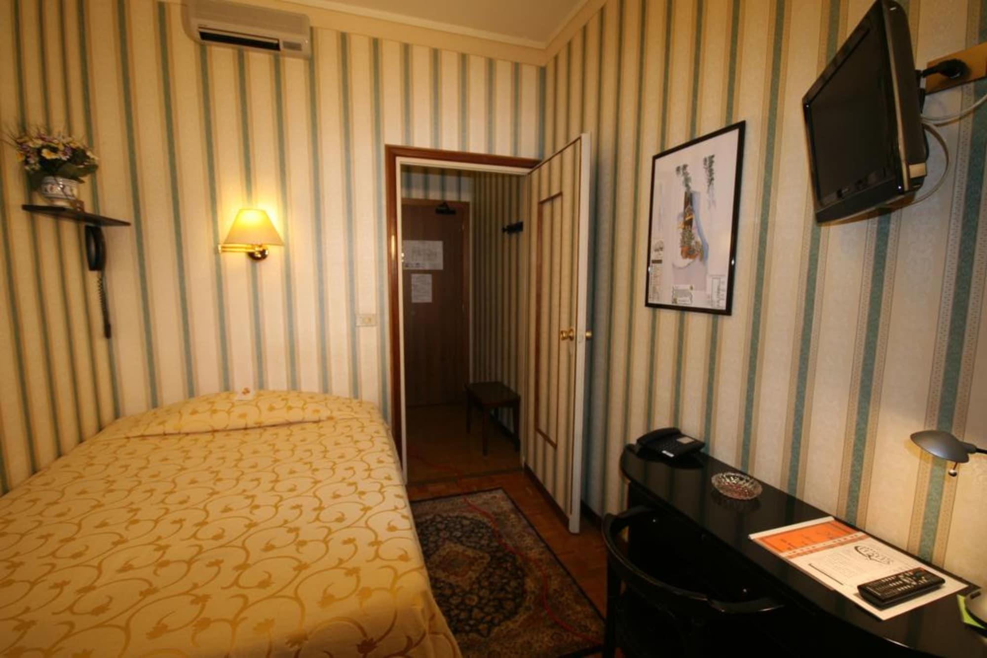 מאנטובה Hotel Italia City Center מראה חיצוני תמונה