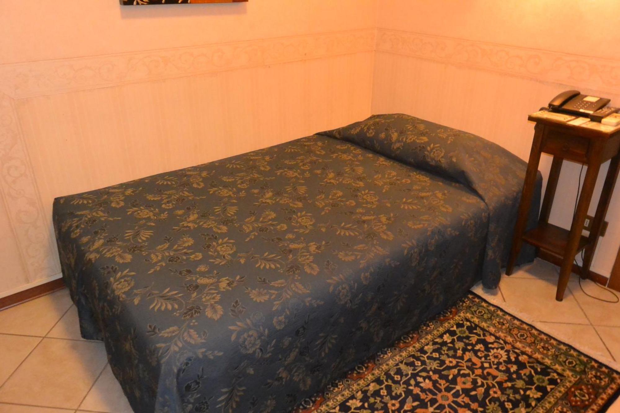 מאנטובה Hotel Italia City Center מראה חיצוני תמונה