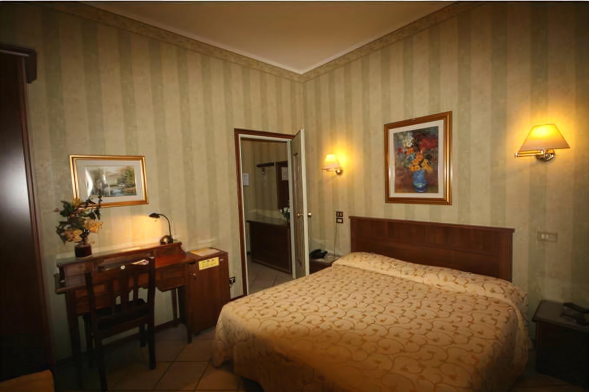 מאנטובה Hotel Italia City Center מראה חיצוני תמונה