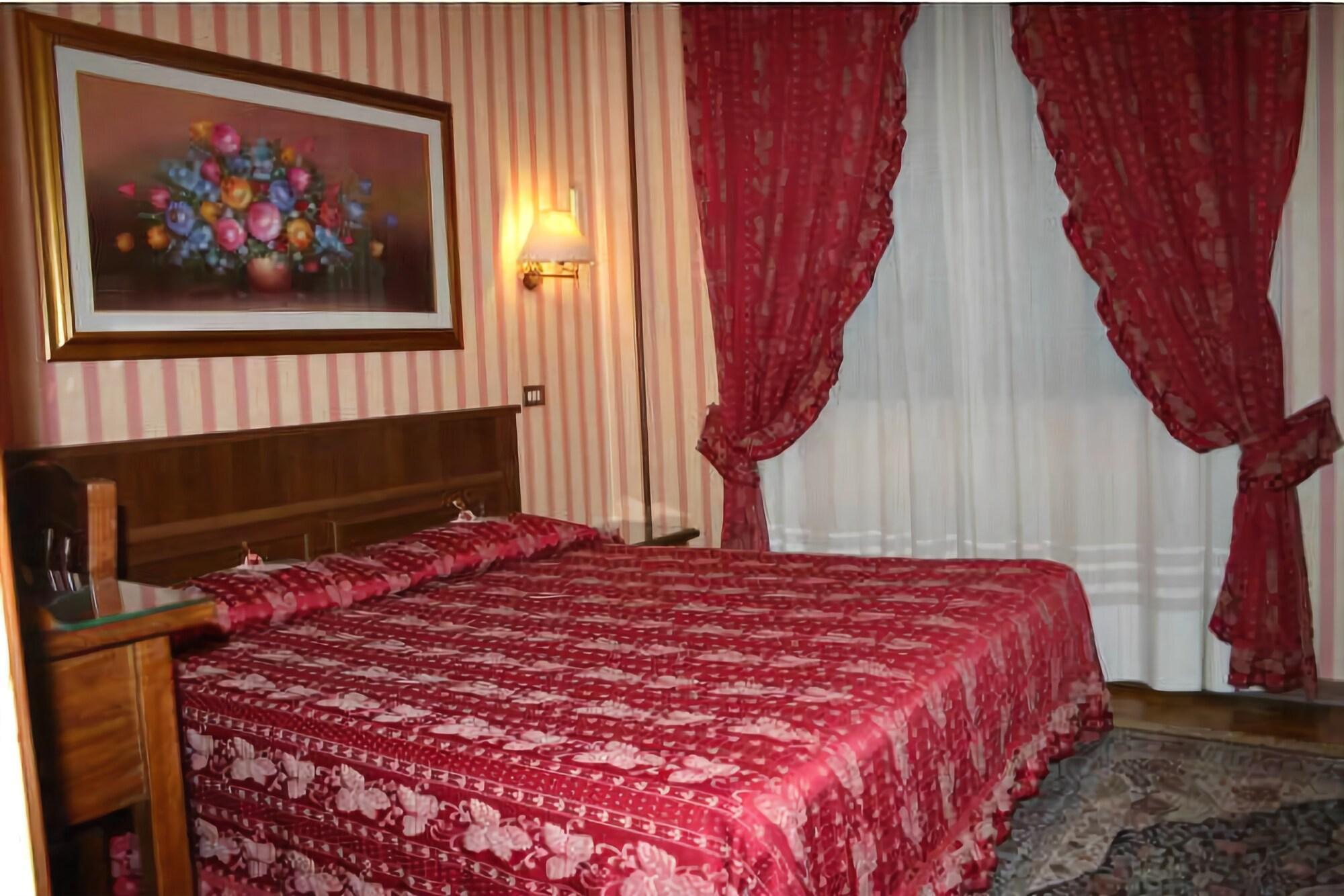מאנטובה Hotel Italia City Center מראה חיצוני תמונה