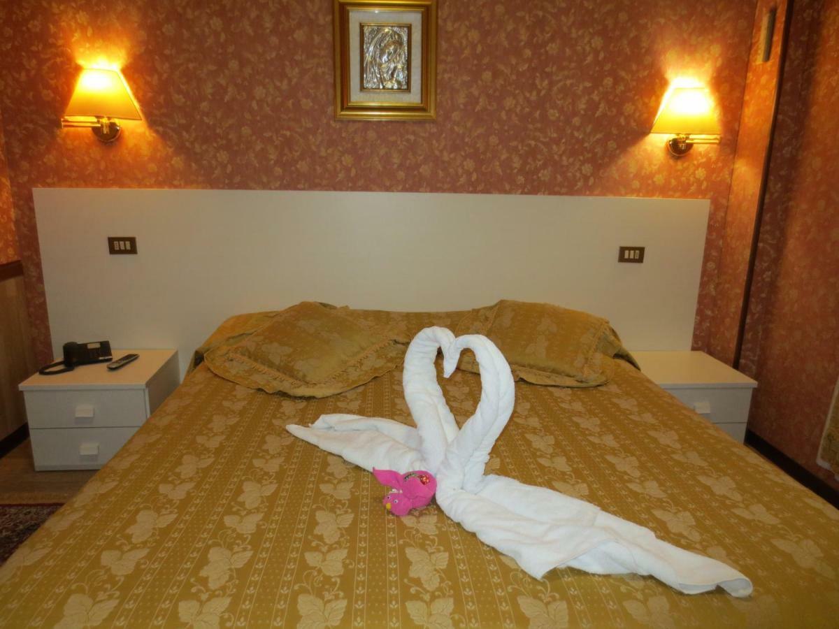 מאנטובה Hotel Italia City Center מראה חיצוני תמונה